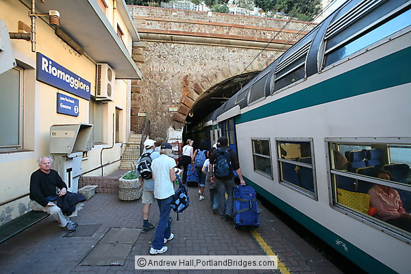 Cinque Terre: Riomaggiore Train Station