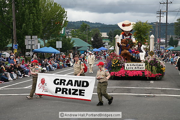 Grand Prize: A Lifetime Love Affair (Fred Meyer), Rose Festival Grand Floral Parade 2008 (Portland, Oregon)