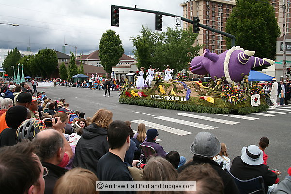 President's Award: Love is in the Air, Battleg Ground, WA, 2008 Rose Festival Grand Floral Parade (Portland, Oregon)
