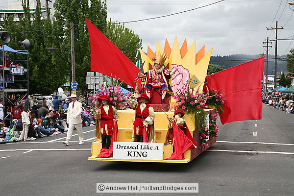 Dressed like a King: Exclusively Misook Float, 2008 Grand Floral Parade (Portland, Oregon)