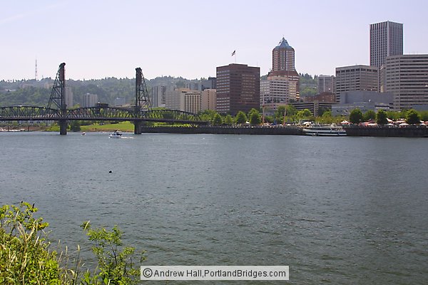 Willamette River, Hawthorne Bridge (Portland, Oregon)