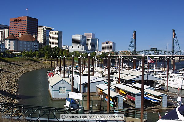 Riverplace boats, Hawthorne Bridge (Portland, Oregon)