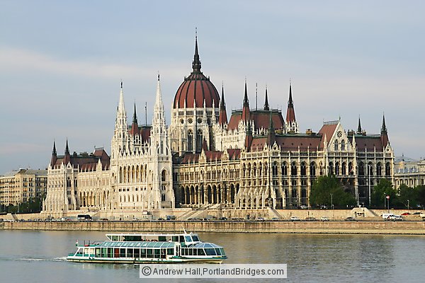 Budapest Parliament, Boat