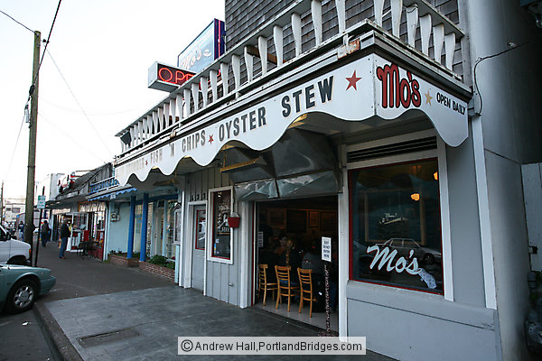 Mo's, Bayfront, Newport, Oregon