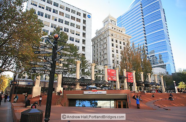 Pioneer Courthouse Square, Signpost (Portland, Oregon)