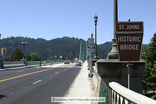 Eastern approach to the St. Johns Bridge (Portland, Oregon)