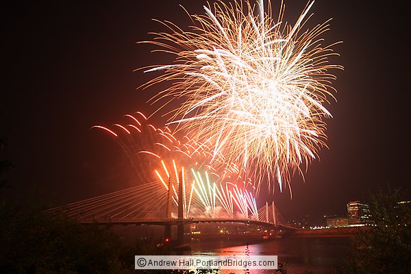 Tilikum Crossing, Fireworks (Portland, Oregon)