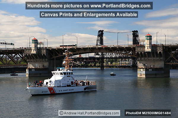 Burnside Bridge, USCGC Adelie (Portland, Oregon)