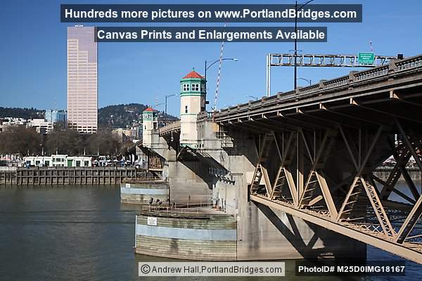 US Bancorp Tower, Burnside Bridge (Portland, Oregon)