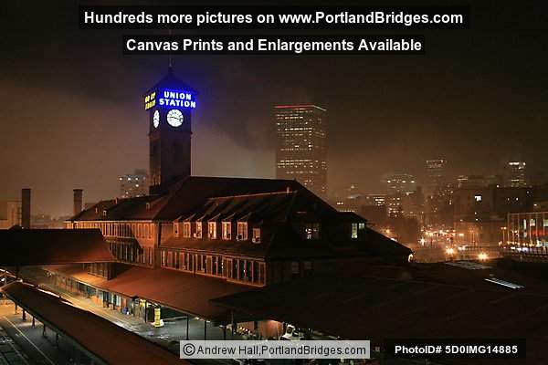 Portland, Oregon, Union Station, Night, Fog