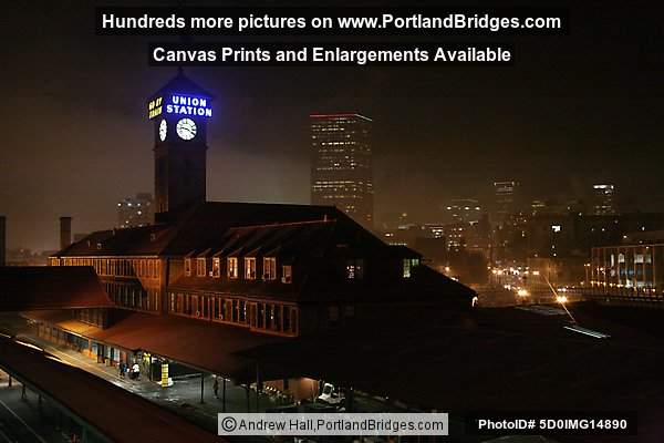 Portland, Oregon, Union Station, Night, Fog