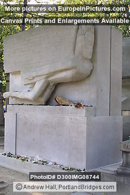 Oscar Wilde Grave, Cimetire du Pre Lachaise, Paris