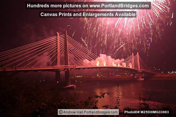 Tilikum Crossing, Fireworks (Portland, Oregon)