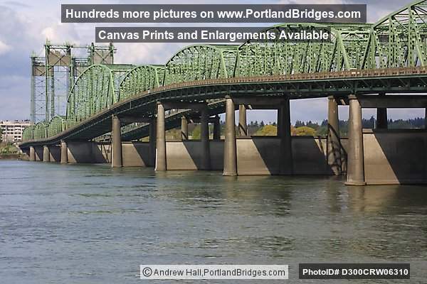 Interstate Bridge between Oregon and Washington, Columbia River (Portland, Oregon)