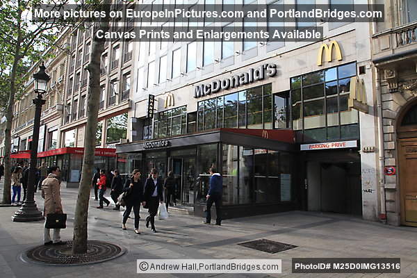 McDonalds on Avenue des Champs-Élysées