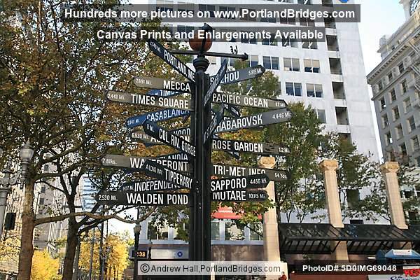 Pioneer Courthouse Square Signpost, Directional Marker (Portland, Oregon)