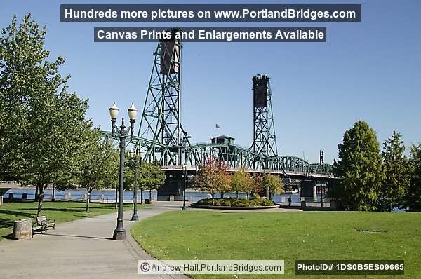 Tom McCall Waterfront Park, Hawthorne Bridge (Portland, Oregon)