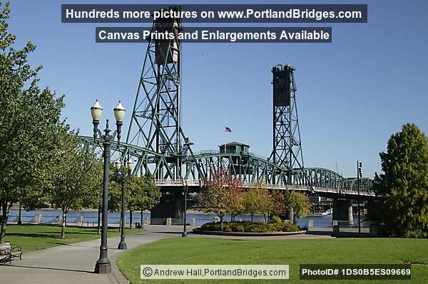Tom McCall Waterfront Park, Hawthorne Bridge (Portland, Oregon)